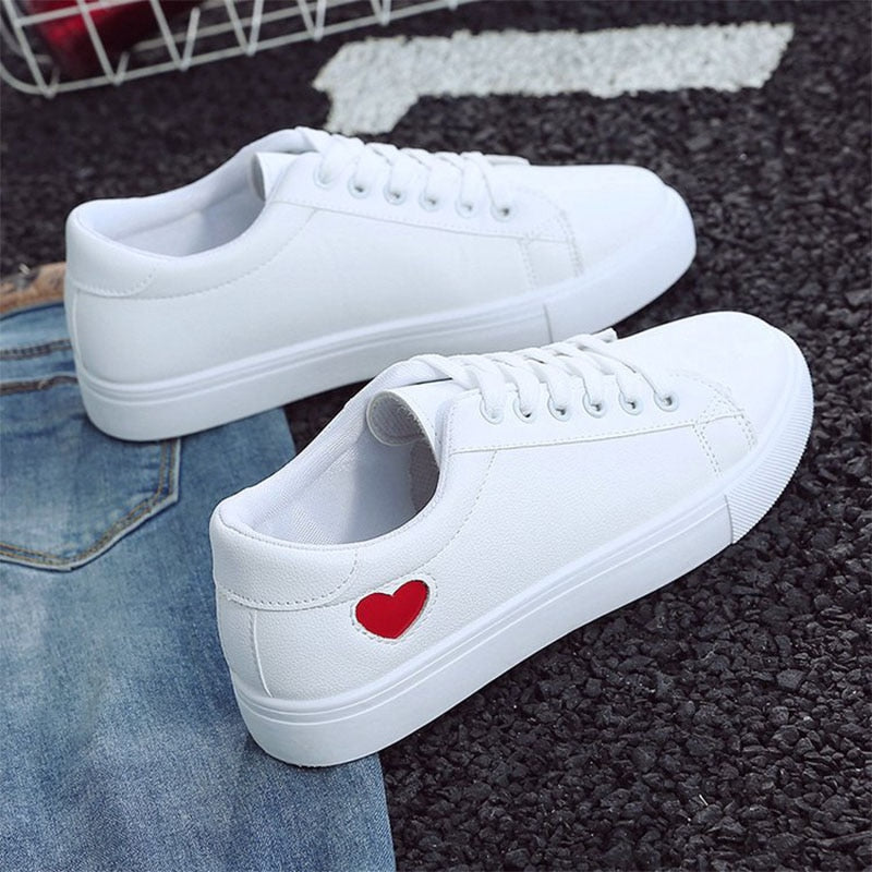 Autumn Woman Shoes Fashion New Woman PU Leather Shoes Ladies Breathable Cute Heart Flats Casual Shoes White Sneakers